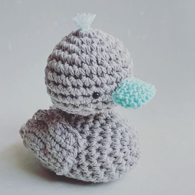 （しおたにいち　です）
ハンドメイド・麻雀が好き
あひちゃんと一緒に活動してます
日本あみぐるみ協会会員🐤

あみぐるみ【壱しの】
委託販売：糸の専門店SAIRIさん

オンラインshop：minne

↓↓shop・リンク↓↓
