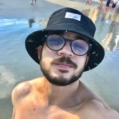Sei mais de BBB do que a Sônia Abrão e comandaria o país melhor que o bosta q tá lá. Entenda que vou twittar como se tivesse uma legião de seguidores.