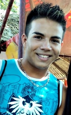 Eu Levanto as inhas mão pro Céu, pqe é de la qe vem o meu DOM, o DoM  de fazer vc sorrir nas horas tristes!!  ^^