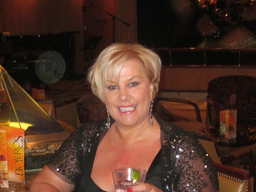 passionate about theatre dance and live music.. I love to travel..value my friends and love my family more that life, thats it really