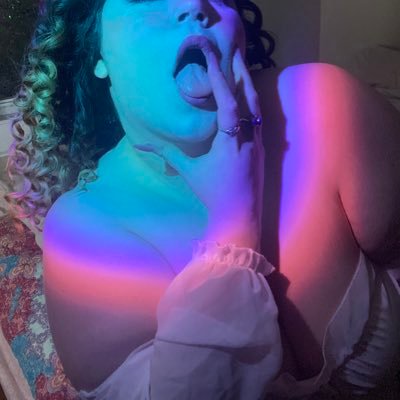 Bi/Pan BBW babe changing the way you see beauty & sensuality in fat women one NSFW photo at a time ✨ see my face & wayyy more over on 0nlyflans ↓