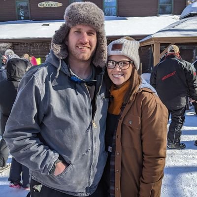 Boy Mom 👶 Dog Mom 🐾 Hockey Wife ❄ Warm Weather Lover 🔆
