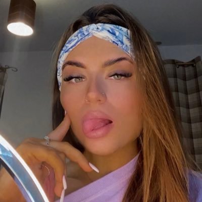 ah_bee_xx's profile picture. 