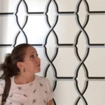 Feliz de mis caminos y convicciones. Orgullosa de mis hijos. Mis anhelos en Ecuador y su gente…Economista