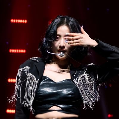 NotYoursSi's profile picture. Учимся жить и любить себя. 
STAN TXT, BTS, TWICE.