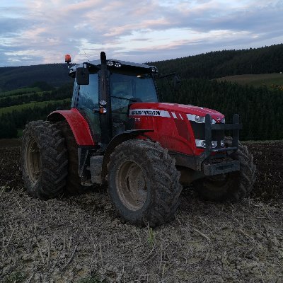 If it looks & sounds dodgy, maybe it is? Loves science but not fashion science. Dawkins & Bill Bryson. Sceptical but convinciable. Likes big Red Tractors 😁