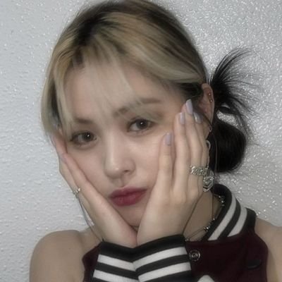 2001 ⋆ catching for a moment a note of
that eternal harmony of which her beauty was a part, she's shin ryujin.