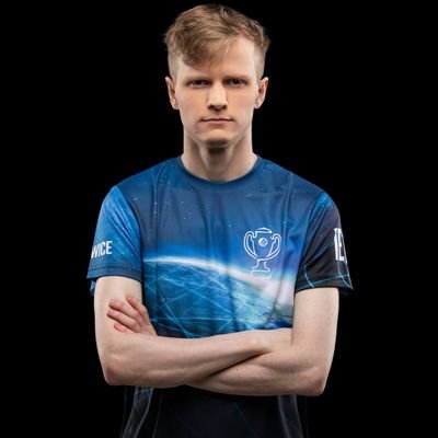The Best SC2 player from Australia
that makes youtube videos
https://t.co/ZwOFJceuyS