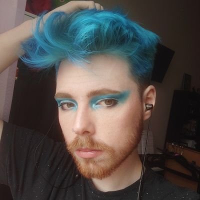 WonderlandMind's profile picture. 24 yo unhinged English major from France || Writer || Kpop stan || he/they