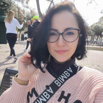 mariarico1996's profile picture. La gente fuma y bebe y se vuelve adicto. Yo llevo desde que era pequeña estudiando y aun no soy adicta, a eso se le llama autocontrol.