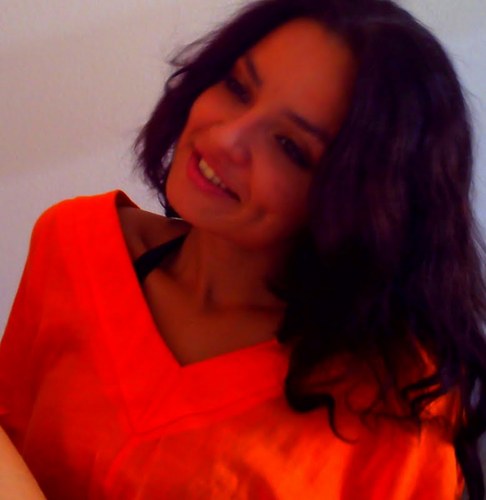 AmarinhoThais's profile picture. Qual é a verdadeira beleza?