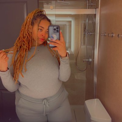 _RAYofsunshynee's profile picture. 