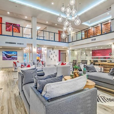 One and two-bedroom apartment homes and lofts offer upscale features in a radiant community designed to compliment every walk of life. Tour today!