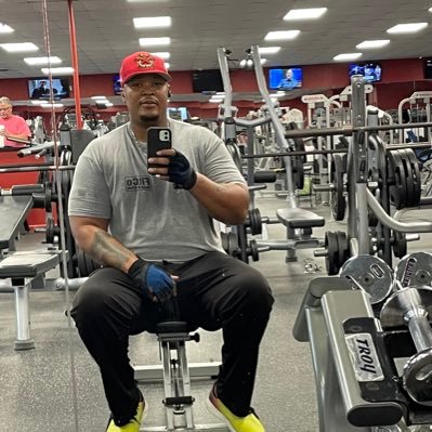 zachary_morant's profile picture. Red