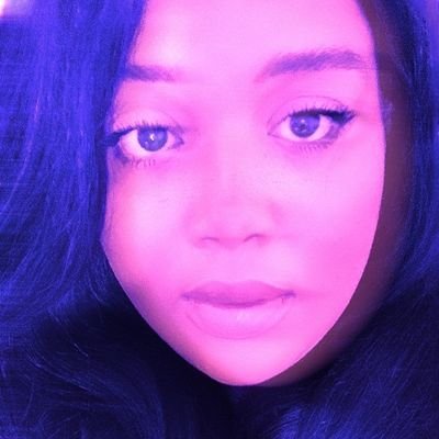 Kellysimonee's profile picture. Ew, people.