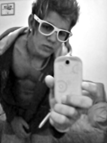 18, ariano, Deus, namorado da @_laricassiano, musica, cabelo, carro, sair, sem paciência, follow-me! :*