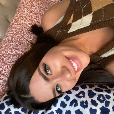 darebear1001's profile picture. 🤮