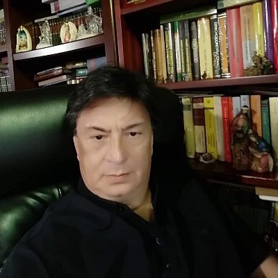 Doctorando en Derecho, Magister en Educación y Desarrollo Humano, Abogado, docente universitario por más de 30 años