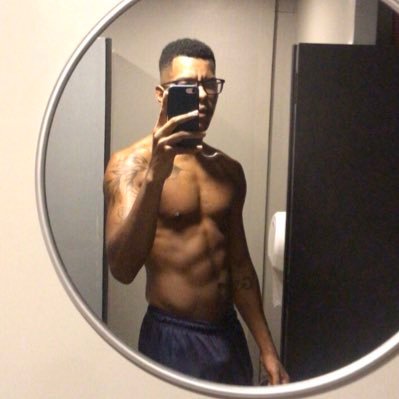Caprica , crossfiteiro e meio biólogo tbm 🏋🏾🗣https://t.co/WhdfYAHXKa
