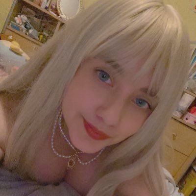 こんにちは 💕God gave me a lot of hair, but not a lot of height .x Instagram👉🏻 paustyless