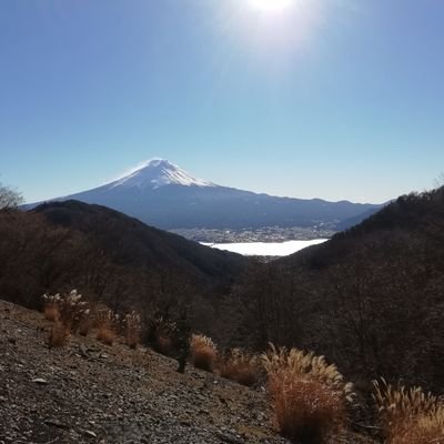 こんにちわ。日々是好日 福は~内。
大空を気持ち良さそうに舞うトンビのように自由に華麗に生きてみませんか?
過ぎたるは及ばざるが如し。
嫌な経験も、ツマラヌこだわりも空の彼方へ追いやろう。大切なのはいつでも「今」。
こころの解放…「マホロバ」へご案内しましょう。