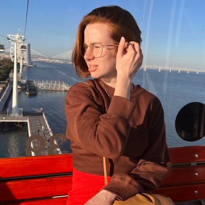 andweebster's profile picture. esse perfil é constituído basicamente de retuítes