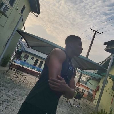 FavourEdet12's profile picture. UI/UX DESIGNER| Agricultural Economist | Techpreneur | Crypto Enthusiasts | Fitness | UI UX