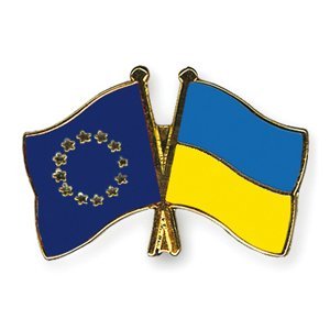 flauschig, niedlicher Vierbeiner (Luna) mit ihrer Nervensäge vom Dienst .
Für Demokratie, #standwithukraine 🇺🇦
#wirsindmehr #fckafd