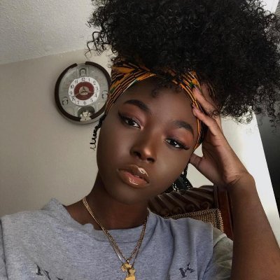 oneanazia's profile picture. 