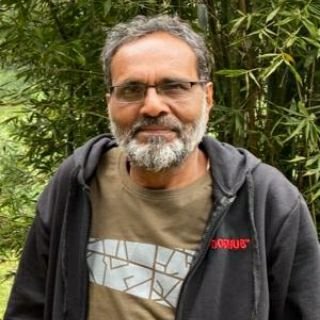 i am a tamil film producer . i have produced malaicharal and neeyaenizam .now i am planning to produce and direct a tamil film.anybody interested contact me