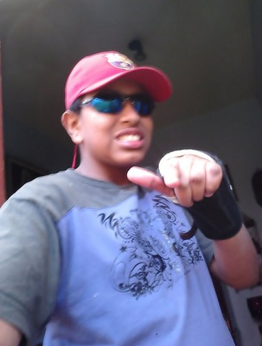 Playboyzin ?'
• Que nada sou apenas aquele
 com um estilo suficiente pra andar na moda ~~'
 • Mala ? é o caraio ! ;; eu sôh é FODA' ¬¬