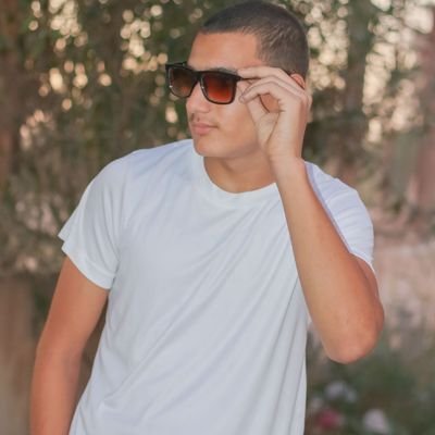ــ لم أعد أشعر بشيء أريد النوم لوقت طويل بعيداً جداً عن خراب هذه الحياة. 😔💔