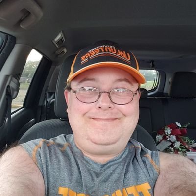 🍊 blood TN Volunteer Fan! OG member of the @FOXSportsKnox 37. Lover of music of all shapes and sizes. Guitar player, gamer, and TCAT (Crump) IT graduate!