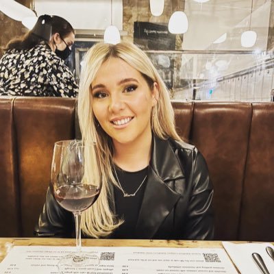 ClaireMcKenzie_'s profile picture. I believe deeply in ordered chaos like my life