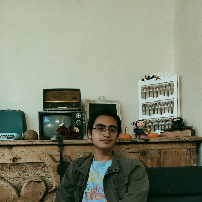 Dime, amigo:
¿la vida es triste
o soy yo el triste?