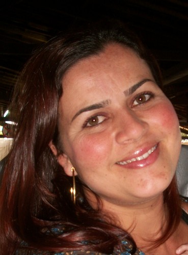 LucenaAninha's profile picture. Quanto mais me esforço pra saber quem sou ...
Mais noto que mudo a cada dia ..
aprendo mais, amadureço mais, 
e me torno diferente..