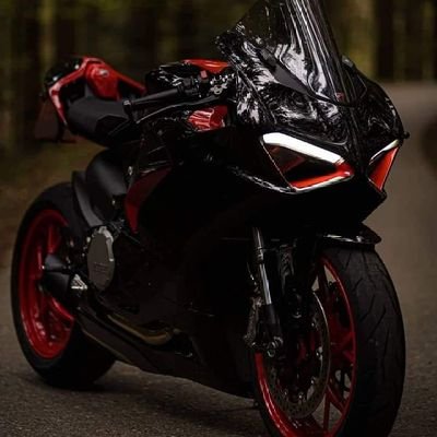 hLtaOr7EEBycWFJ's profile picture. Forget the past and be with the present.