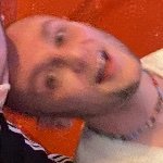 missmoomoviesta's profile picture. Bald clown realness 😉