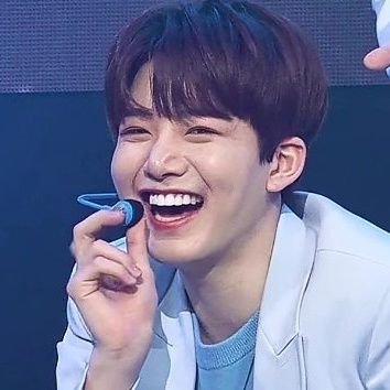 02L~~~
me ji ku hi bi need u @treasuremembers 😜💗