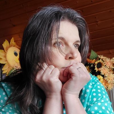 Linksoog's profile picture. Panseksueel en heteroromantisch - Twittert (half) anoniem om veiligheidsredenen - woont in haar Wahlheimat - barst van de linkse hobby's