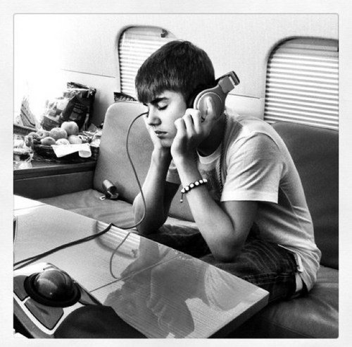 Justin_JBjb's profile picture. Hey Its Justin! I just wanted to say that I made this Side Account so I could Follow my fans better and Reply better too! Thanks for your Love and Support! ~JB