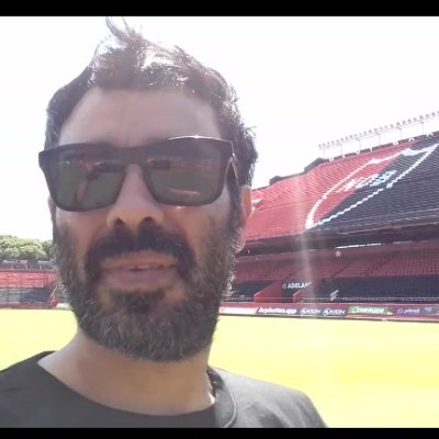 Artista, Acompañante terapéutico y socio del glorioso Newell's