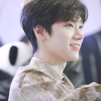 Nuna kesayangan Chittaphon... 😭😘❤️❤️❤️
Dan pastinya, merestui JohnTen berkelana mengarungi rumah tangga 👍😎