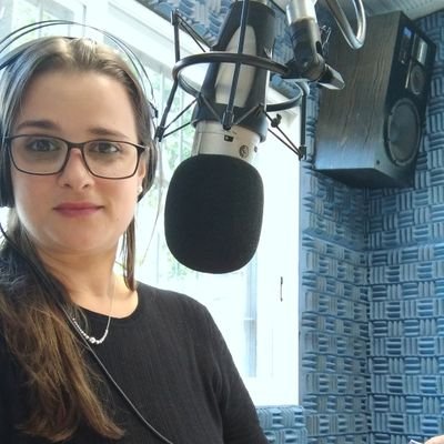 Licenciada en Cs. de la Comunicación, Locutora en ALPU. 
Periodista Radio Monte Carlo
Productora en Día a Día, en VTV