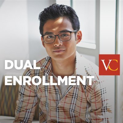 The Dual Enrollment Program (DE) enables qualified students a chance to earn high school and college credit simultaneously.