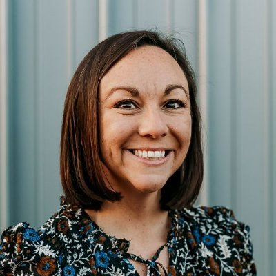 Marketing strategist @standingteam. Hails from the Bluegrass state. Loves wine & travel. College basketball fan. Girl mom.