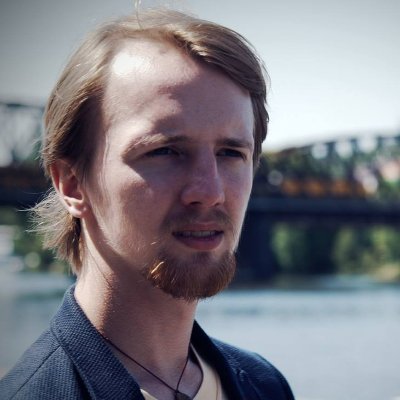Gamer🎮 dog person🦊 medival royalty🏰 závislák na sladkém.
Gazpacho jím zásadně teplé.
Jo a jsem tu pracovně