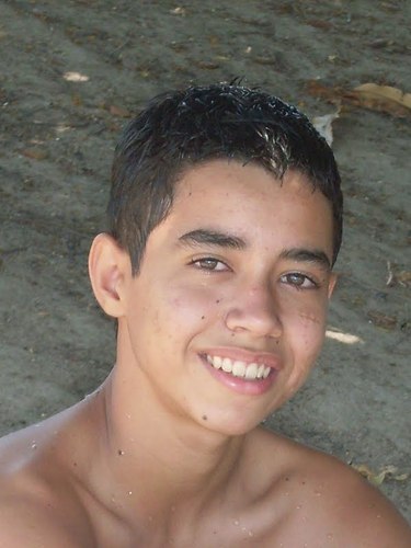 boleiro, músico, evangelista(tento ser), sou de Deus, espero q Ele te abençoe... http://t.co/XulsrdxqbU