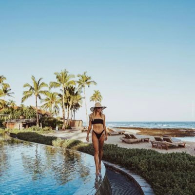 boujeenomad_'s profile picture. come see the world with me, walking the path less traveled. 🚀