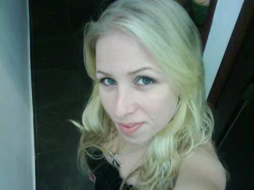 Formada em Educação Física, Pós graduada em Fisiologia humana e do exercício..... Recreacionista, Professora da área fitness e escolar....